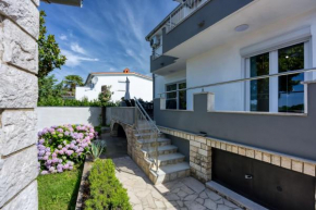 Four-Bedroom Apartment Magnolija